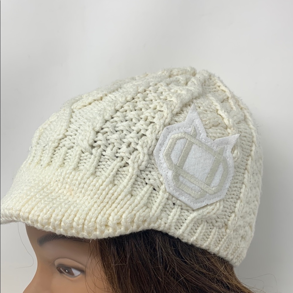 Nike Oregon University Cable Knit Visor Beanie Ivory Winter Hat Snow Bunny